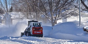 Skid Steer Loader vs. Compact Observe Loader