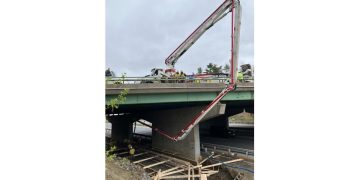 Crews to Change Span in Augusta, Maine : CEG