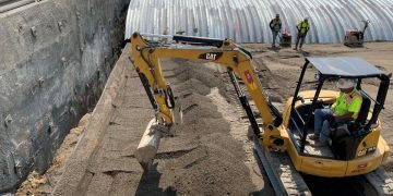 Crews Proceed Paintings On Important Washington Mission : CEG