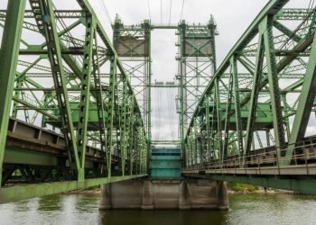 Grant Strikes Washington-Oregon Bridge Tasks Forward : CEG