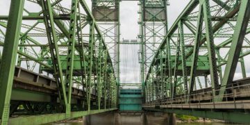 Grant Strikes Washington-Oregon Bridge Tasks Forward : CEG