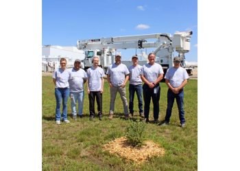 Terex Utilities Donates, Crops Timber : CEG