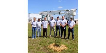 Terex Utilities Donates, Crops Timber : CEG