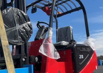 TYPHON 2 Ton Rated Capacity Electric Forklift Lifter