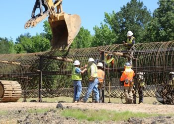 T.L. Wallace Starts Paintings On Mississippi’s Pearl River Bridge : CEG