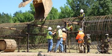 T.L. Wallace Starts Paintings On Mississippi’s Pearl River Bridge : CEG