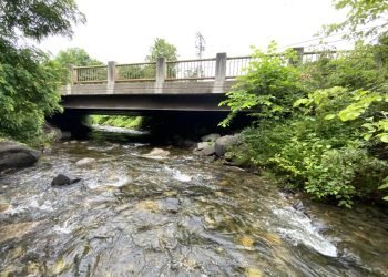 VTrans Discusses Choices to Substitute Bridge Deck On Vermont Freeway 16 in Glover : CEG