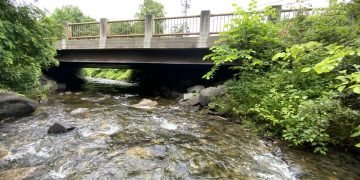 VTrans Discusses Choices to Substitute Bridge Deck On Vermont Freeway 16 in Glover : CEG