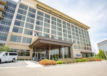 Hilton’s SE lodge showcases Linetec finishes on Tubelite home windows.