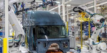 Volvo Vans Begins Collection Manufacturing of All-New Volvo VNL : CEG