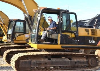 J.M. Picket Conducts Its Fall Sale at Sir Bernard Law, Ala., Headquarters : CEG