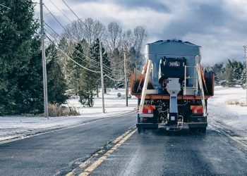 Hilltip intros IceStriker 8000 CM Combi Spreader