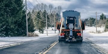 Hilltip intros IceStriker 8000 CM Combi Spreader