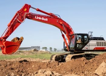 Hyperlink-Belt unveils the 38-metric-ton 370 X4S excavator