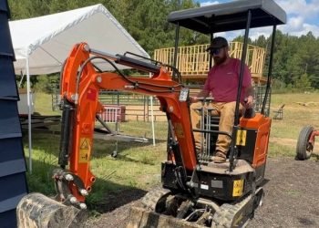 AHM’s Shockingly Low-Value Mini Excavator: The AX-15