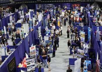 Extra Than 400 Scholars Attend 2024 Fall Rinker Development Control Profession Honest