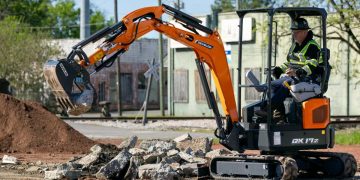 DEVELON Introduces Its Smallest Mini Excavator But : CEG