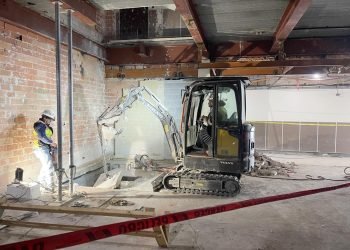 Electrical Demolition Excavator Offers Robles1 New Edge : CEG
