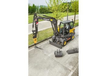 Searching for a Skid Steer? 4 Causes to Imagine a Compact Excavator : CEG
