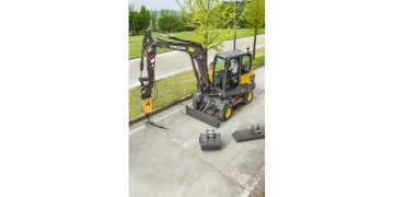 Searching for a Skid Steer? 4 Causes to Imagine a Compact Excavator : CEG