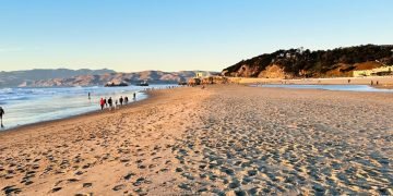 California Coastal Fee OKs Plan for 5M Seawall : CEG