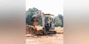 Takeuchi’s TB20e Electrical Compact Excavator Can Function Whilst Tethered