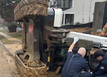 1 harm after pinned beneath mini excavator in Virginia