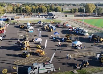 Scholars Discover Careers in Apparatus Tech, Operation : CEG