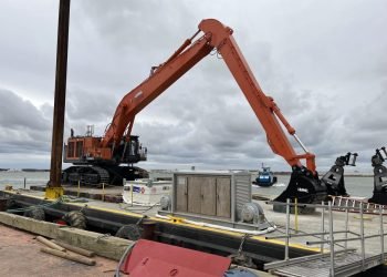 Hitachi Excavators Lend a hand Construct .9B Bridge-Tunnel in Va. : CEG