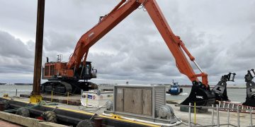 Hitachi Excavators Lend a hand Construct .9B Bridge-Tunnel in Va. : CEG