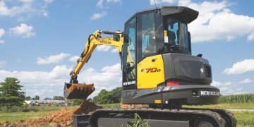 New Holland Building Enters New Apparatus Class With the Release of the E70D Midi Excavator