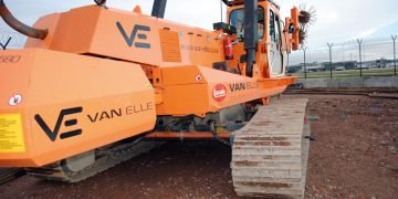 Van Elle earnings melt however sees indicators of restoration