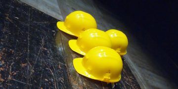 Operating prerequisites dispute hits battery manufacturing facility web site