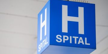 Minibagger-Unfall im Bezirk Grieskirchen: Heli im Einsatz