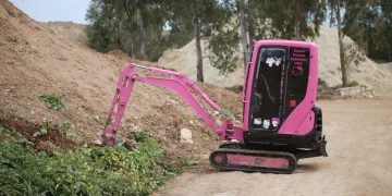 Turkish employee paints excavator crimson to make daughter smile