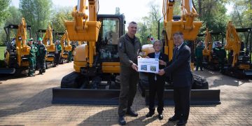 Japan arms over mini excavators to Kyiv for speedy removal of penalties of enemy shelling – mayor