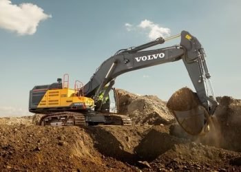Volvo plans excavator growth