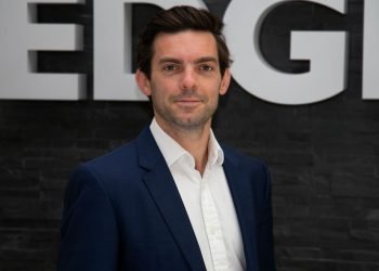 Nottingham advisor recruits neighbour’s director