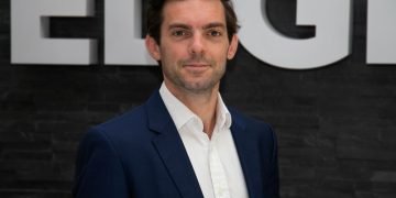 Nottingham advisor recruits neighbour’s director