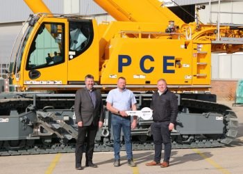 New crane for façades specialist