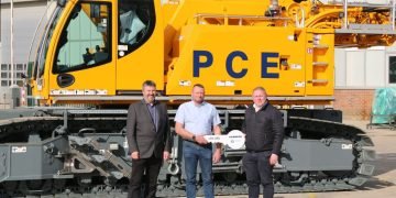 New crane for façades specialist