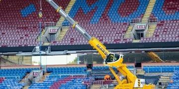 Marsden takes supply of Liebherr town crane