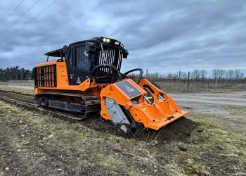 FAE intros SFM/PT multitask attachment for PT300 tracked service