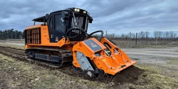 FAE intros SFM/PT multitask attachment for PT300 tracked service