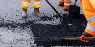Maintenance slowdown drags building again into opposite