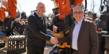 Engcon indicators care for Hitachi