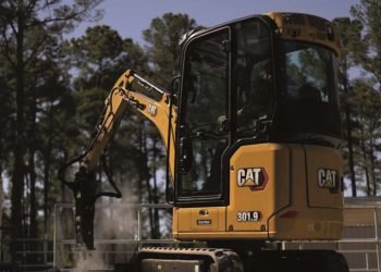 Why are mini and midi excavators rising in popularity?