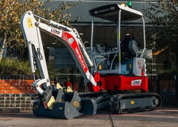 Takeuchi sells its 50,000th excavator in UK and Eire