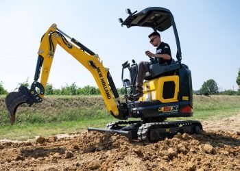New Holland first completely electrical mini excavator at SITEVI 2023