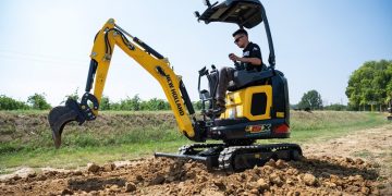 New Holland first completely electrical mini excavator at SITEVI 2023